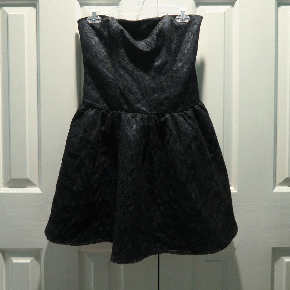 Forever 21 navy blue strapless lace dress